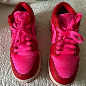 Nike air low 8.5 valentine